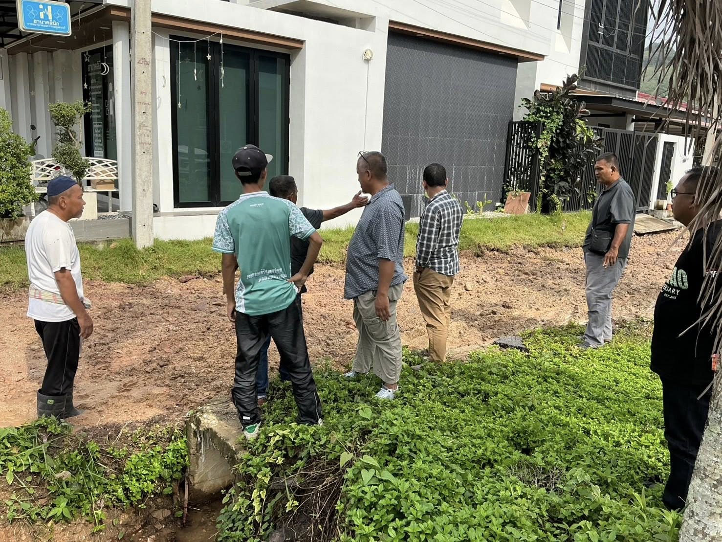 ลงพื้นที่ตรวจงานโครงการปรับปรุงถนนคอนกรีตเสริมเหล็กสายสมาคมอีหม่าม ชุมชนจ๊ะ