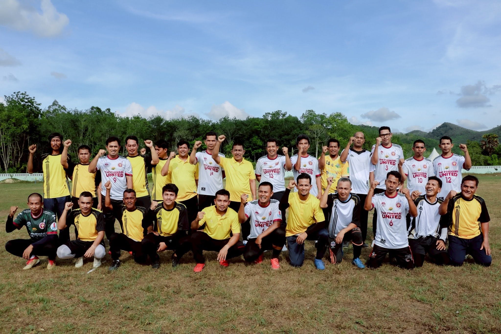 วันที่ 6 พฤษภาคม 2569
เวลา 15.00 น.
⚽️ จัดการแข่งขันฟุตบอลคู่พิเศษ
ระหว่างหัวหน้าส่วราชการ
นำทีมโดยนายดนุช  นาคสง่านายอำเภอมายอ
 Vs ผู้บริหารเทศบาลตำบลมายอ นำทีมโดยมะยาเซ็ง เจะเด็ง นายกเทศมนตรีตำบลมายอ พร้อมผู้บริหาร สมาชิกสภา พนักงานเทศบาล อดีตผู้บริหารและตัวแทนขุมชน จัดแข่งขันกีฬากระชับมิตร ผลการแข่งขันเป็นไปด้วยความเรียบร้อย⚽️
