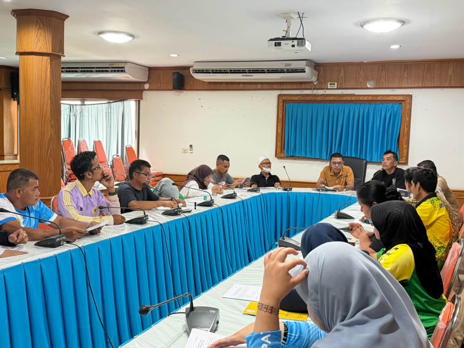 📢 ประชุมหารือแนวทางการสำรวจและจัดเก็บข้อมูลครัวเรือนที่ไม่มีบ้านเลขที่
เทศบาลตำบลมายอ จัดประชุมหารือเพื่อวางแนวทางการดำเนินงาน สำรวจและจัดเก็บข้อมูลครัวเรือนที่ไม่มีบ้านเลขที่ ในพื้นที่ เพื่อให้ได้ข้อมูลที่ถูกต้อง ครบถ้วน และเป็นปัจจุบัน สำหรับใช้ประกอบการดำเนินงานตามระเบียบและกฎหมายที่เกี่ยวข้อง รวมถึงการให้ความช่วยเหลือและบริการประชาชนได้อย่างทั่วถึง
